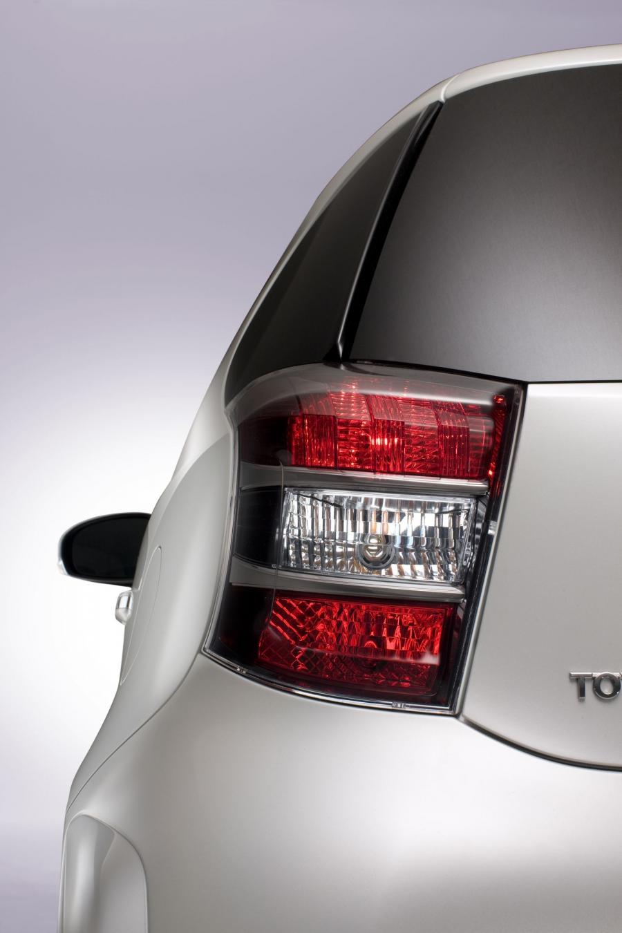  Toyota iQ 2008 года  (фото 23 из 225)